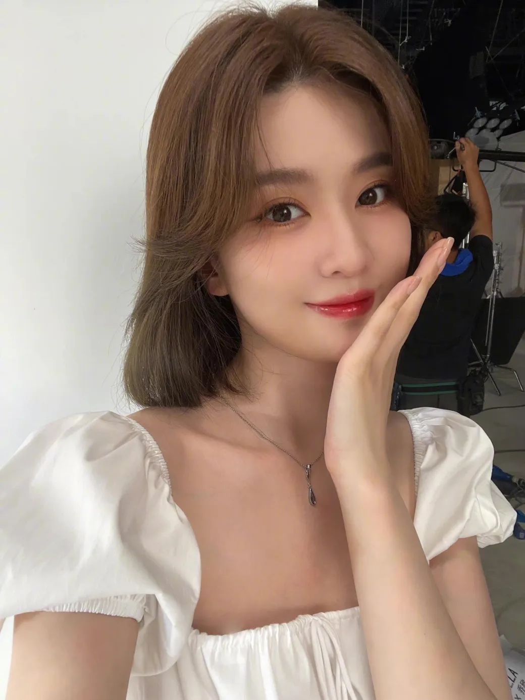 朋友圈秀美甲姿势不露脸,吸铁石花式猫眼美甲