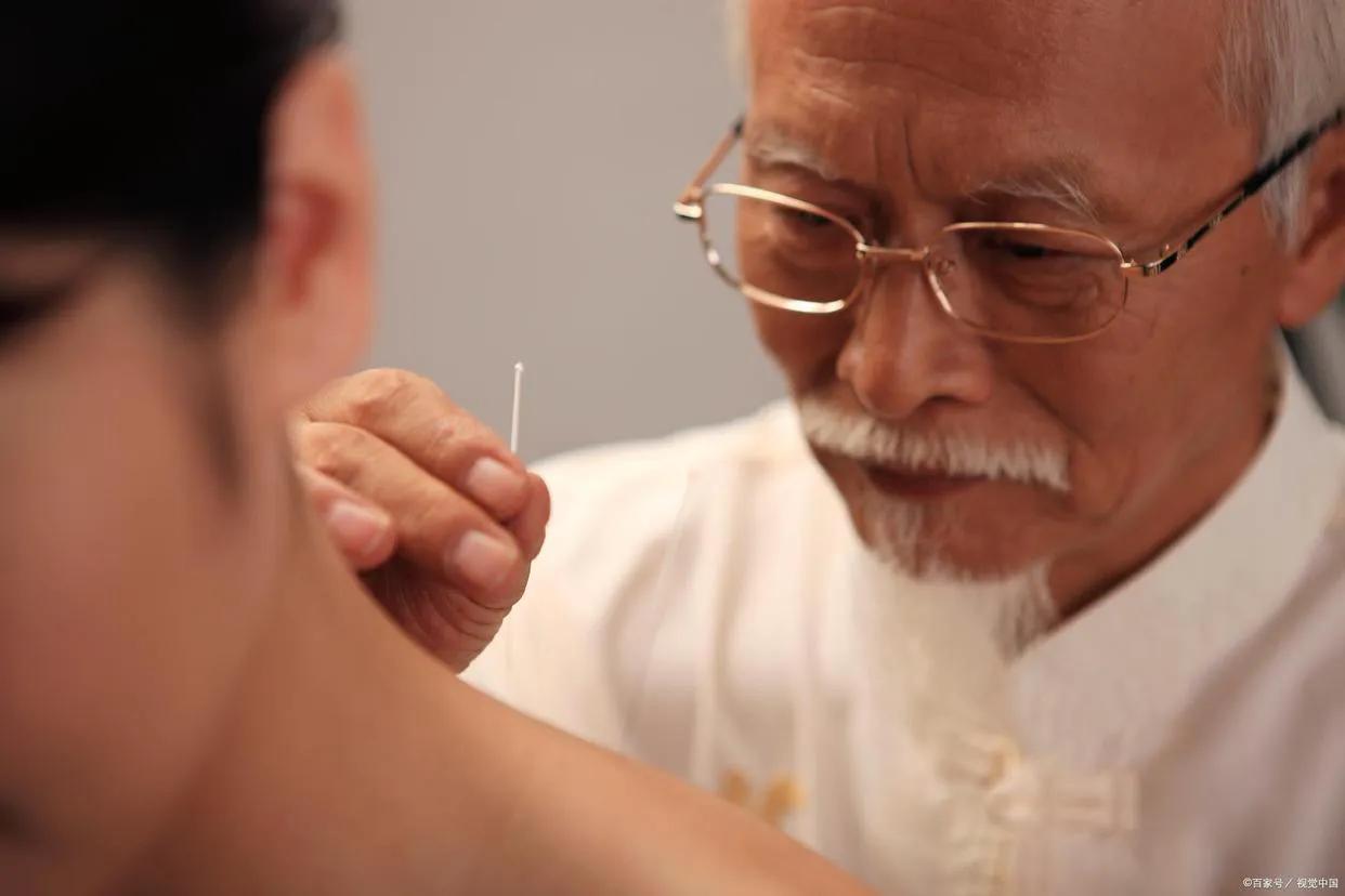 女生学推拿针灸就业前景咋样,学针灸推拿好不好