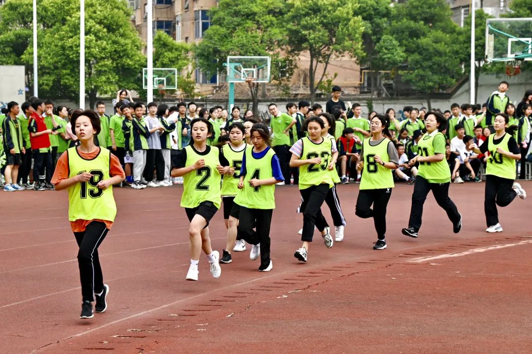 学校运动会弘扬体育精神,赞扬校园运动会弘扬体育精神