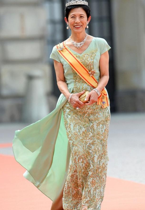 全员比惨,只有她是大女主?