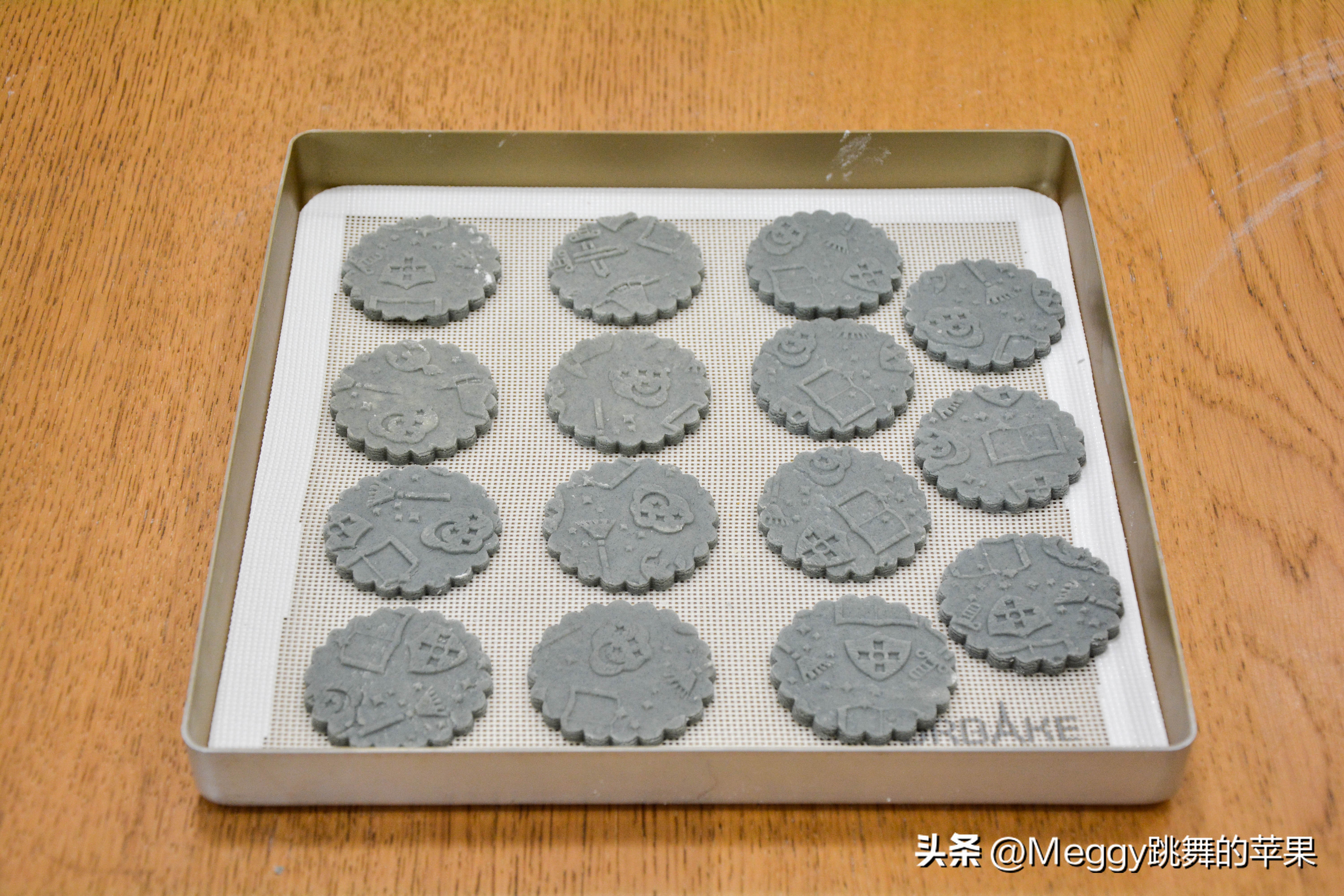 万圣节饼干,酥脆的南瓜饼干万圣节