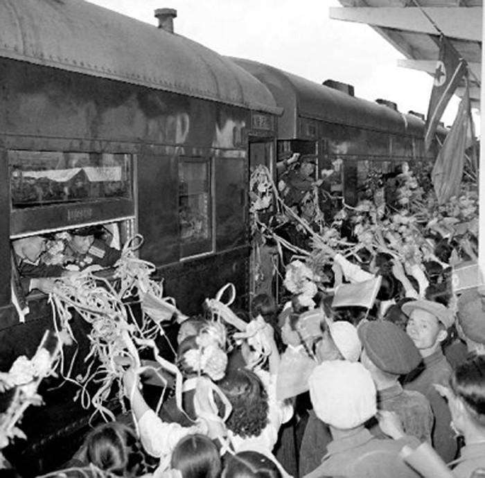 1951年，毛主席接见“打坦克英雄”苏吊蛋，说：我给你改个名字吧