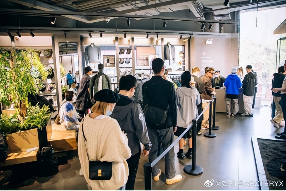 一件冲锋衣原价1200,一件冲锋衣卖到上万