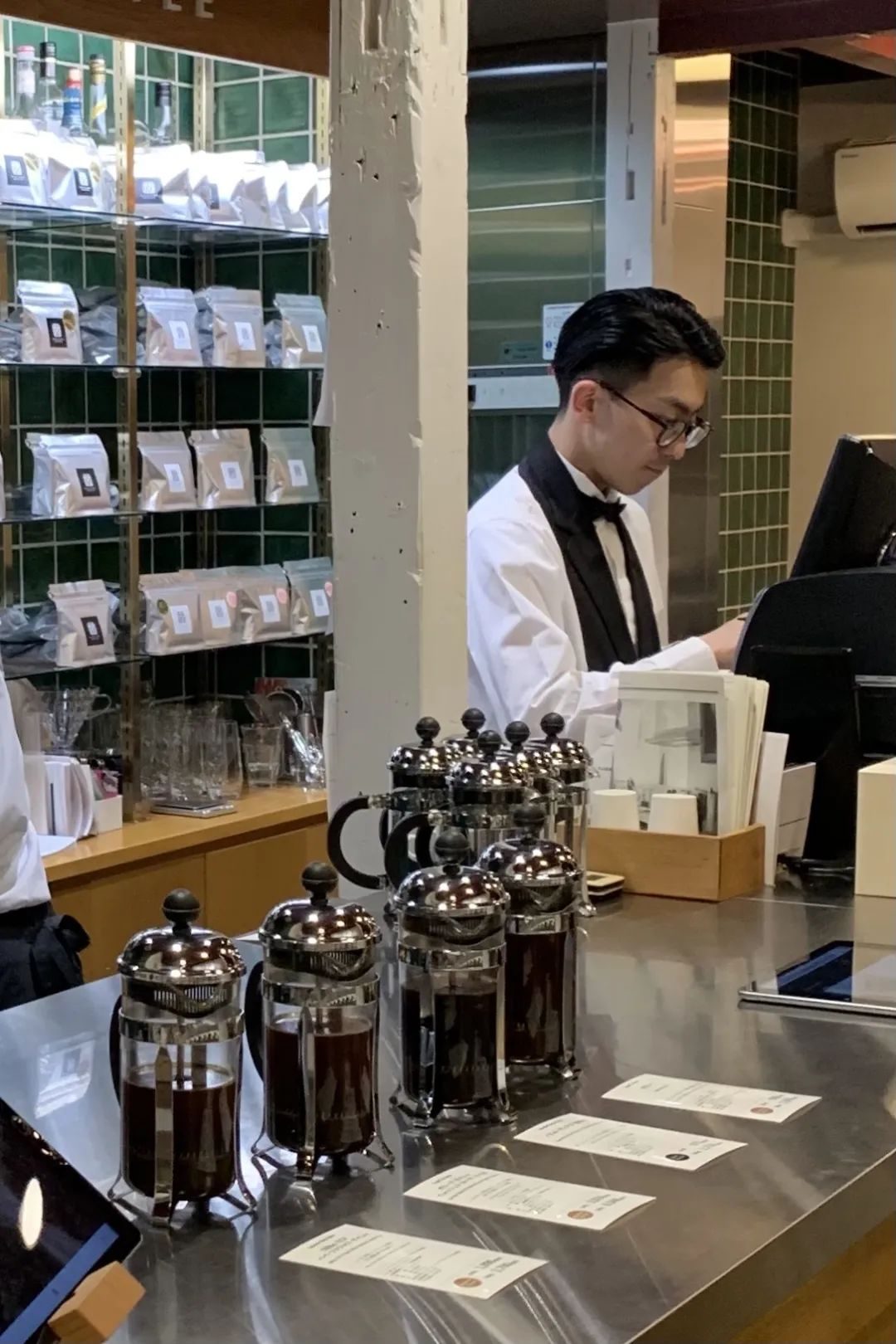 坐在池袋的咖啡店，想起点将台的燕子风铃