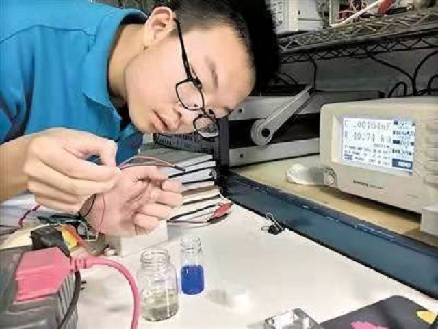 陈天晗靠万能充赚了多少钱,陈天晗保送清华大学