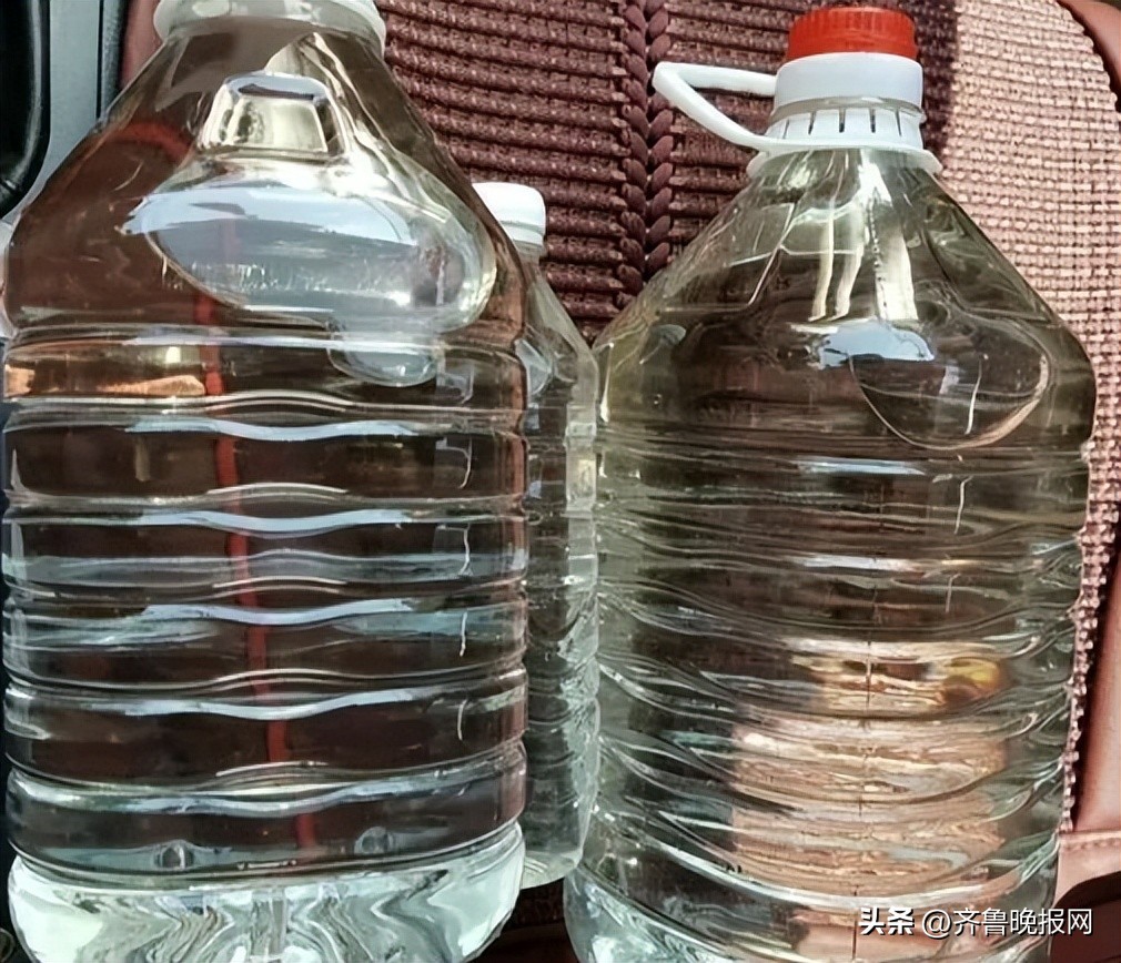 怎样判断白酒是不是纯粮食酒,怎么辨别瓶装白酒是粮食还是勾兑