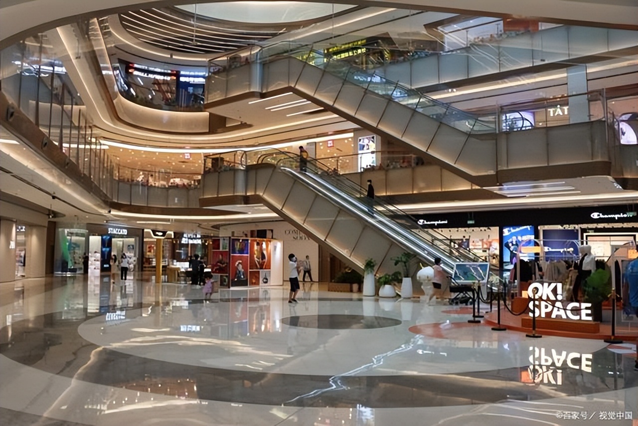 实体店一套衣服335贵不贵,实体店一件衣服卖多少钱合适