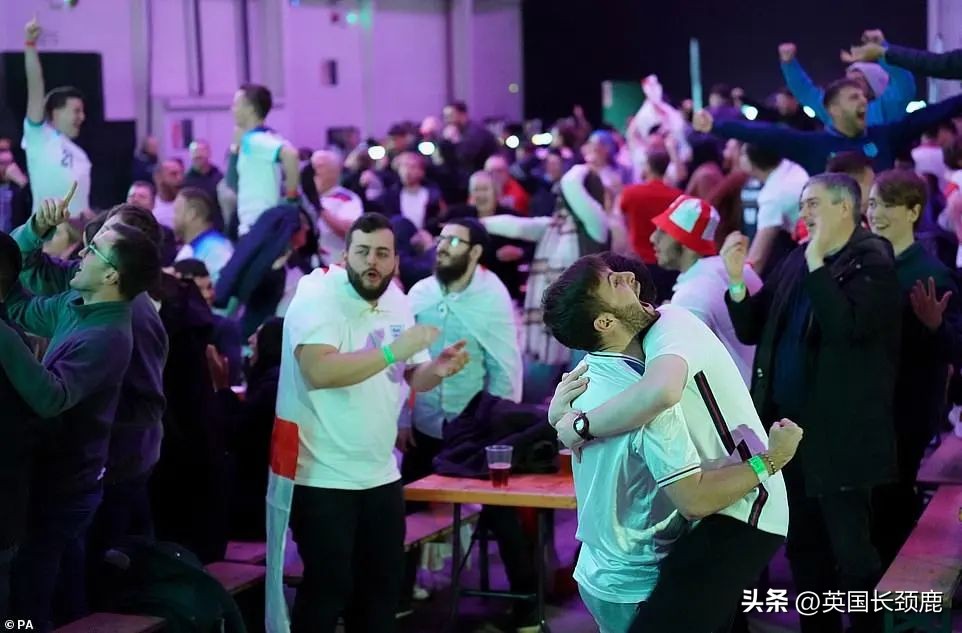 肯德基庆祝阿根廷夺冠,肯德基快闪酒吧