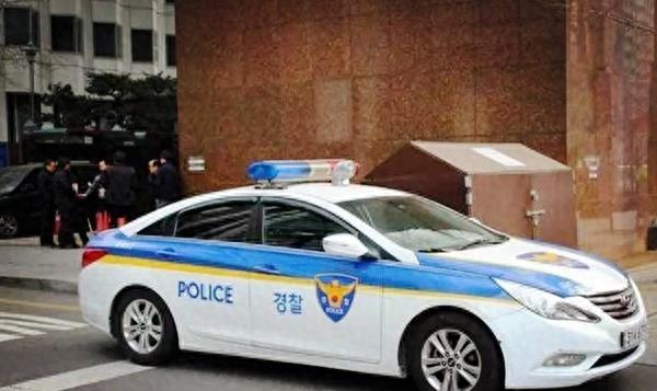 韩国公务员*拍偷**女性私密部位，一天上百次，手法娴熟，一气呵成