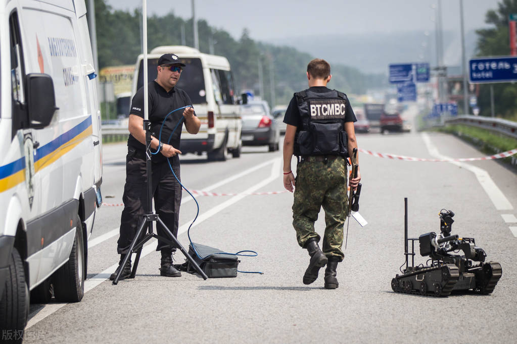 拆弹专家中的不真实情节,拆弹专家观后感