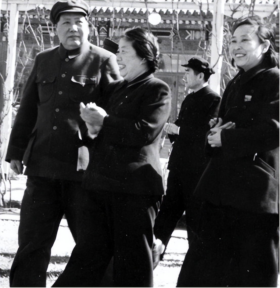 1953年，毛主席重逢黄埔校花，不料先开口：阿曾，你为何不来找我