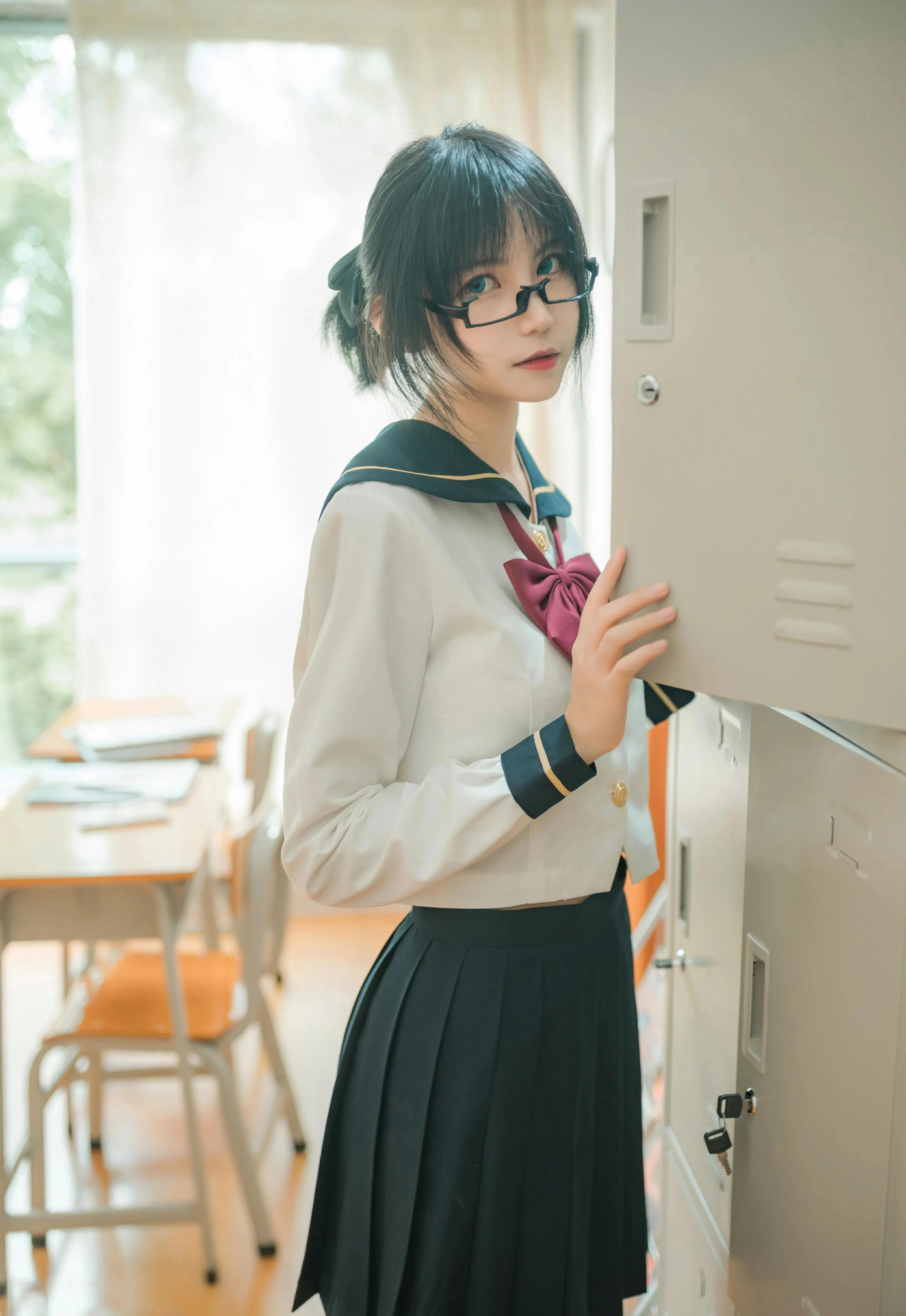 一边是学姐一边是学妹该选哪个呀,学姐还是学妹更适合做女朋友