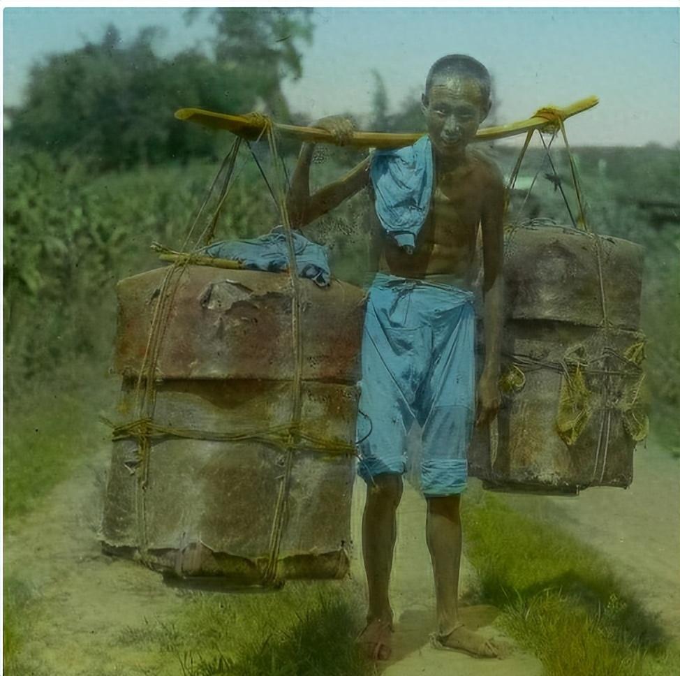 集中营惨状：30张老照片揭示妇女衣不遮体的悲惨命运！