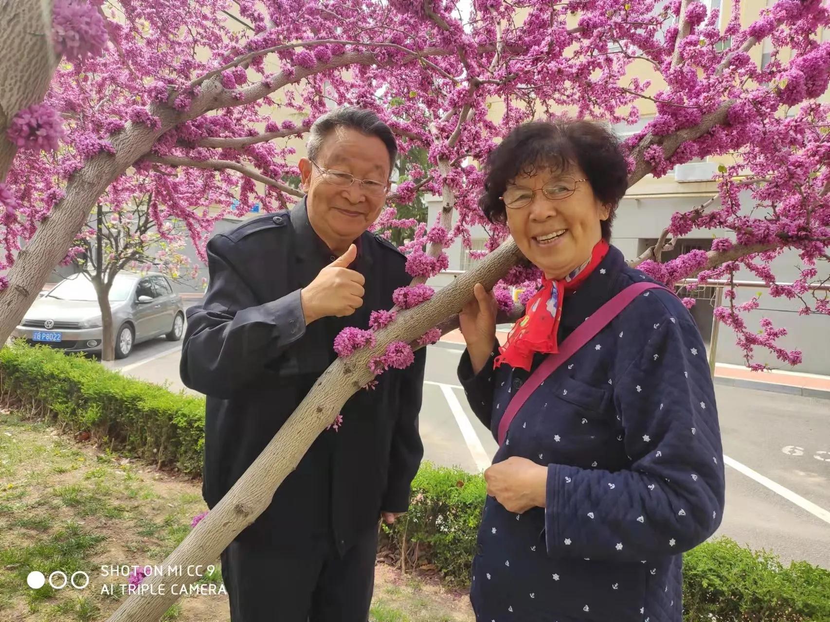原创微型散文诗：乐与春天合影爱与快乐同行
