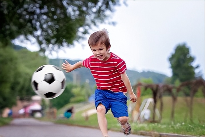 放纵任性是儿童的权利,玩耍是小孩子天性名句