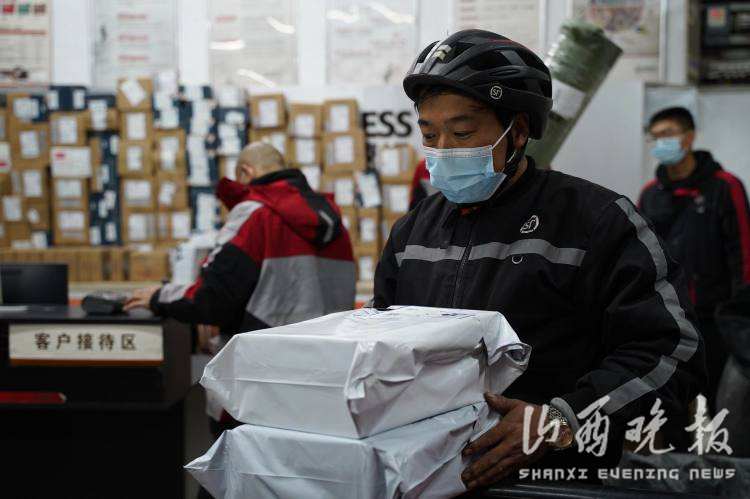 女子付款半小时后收到快递,女子双十一付尾款后半小时送货