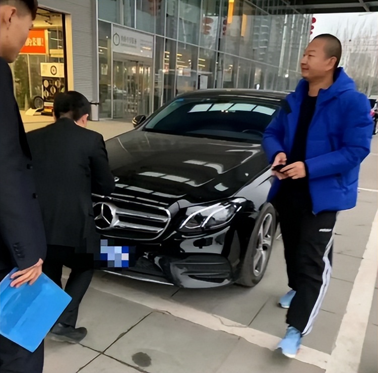 网红giao哥回应酒吧演出被打,网红giao哥现身酒吧捞金十分钟