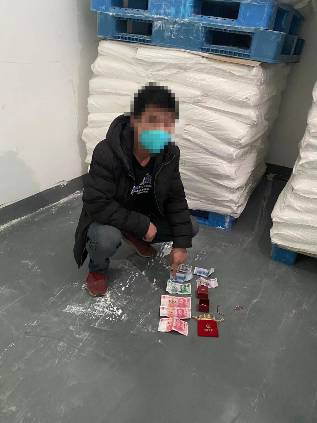 明知没有通行证，仍财迷心窍代购香烟！上海警方出手