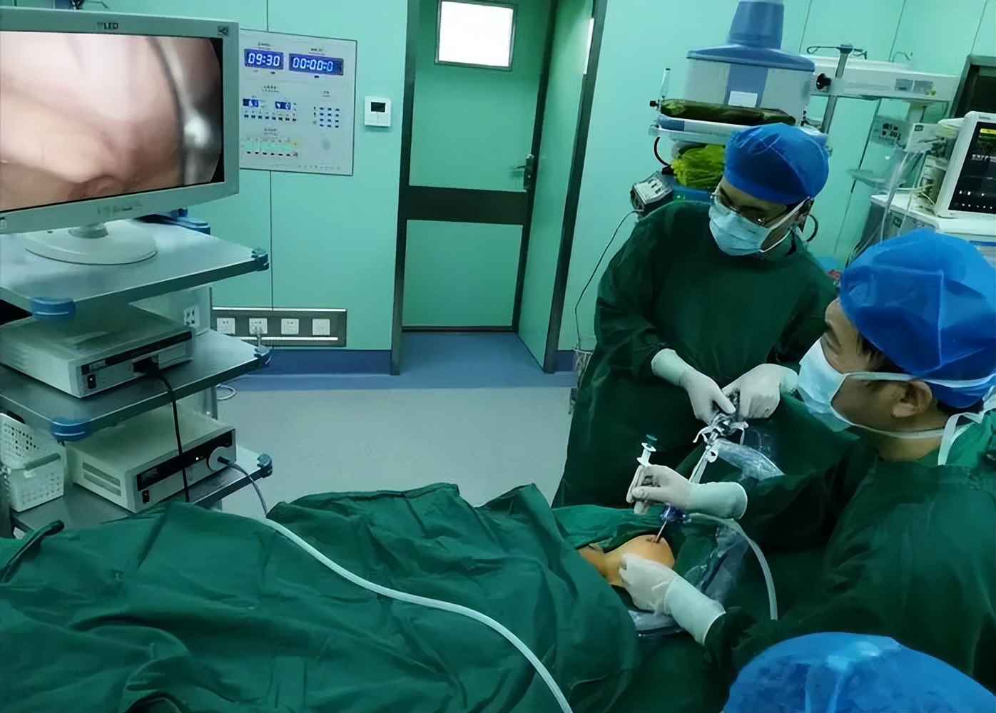 骨盆后环损伤后，新型螺钉的不同内固方法各有何优势？哪种方法好