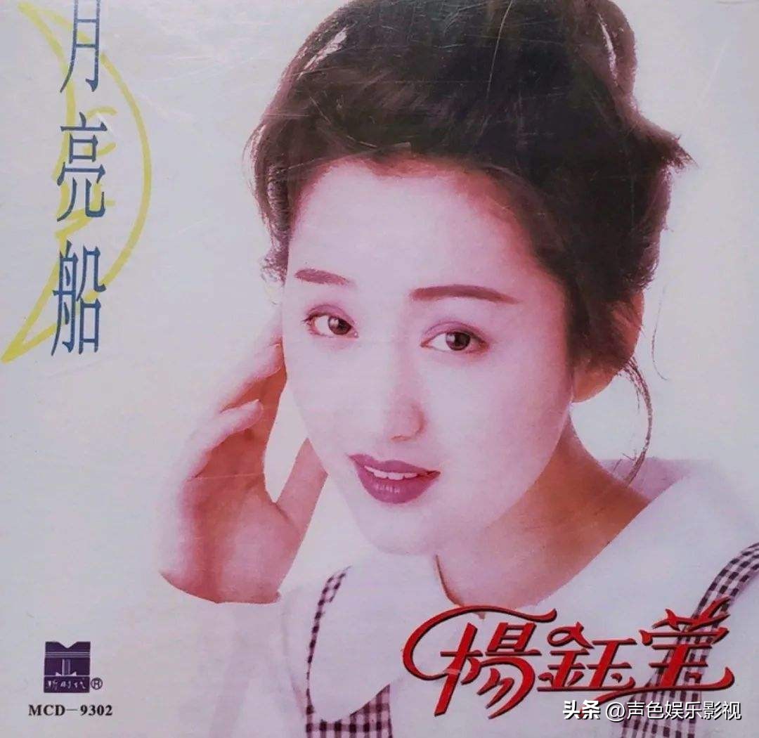 杨钰莹在工地卖唱,杨钰莹街头卖唱热舞