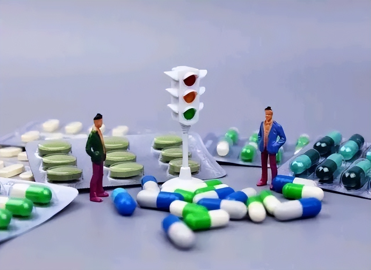 阿莫西林和头孢属于同种抗生素吗,世界上两大抗生素阿莫西林和头孢