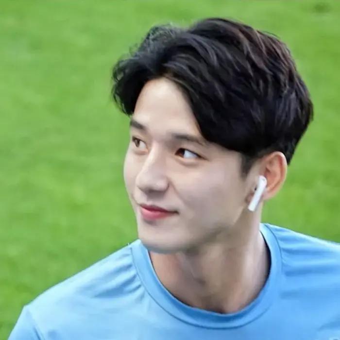 小狼狗腹肌全部视频,小狼狗的腹肌八块