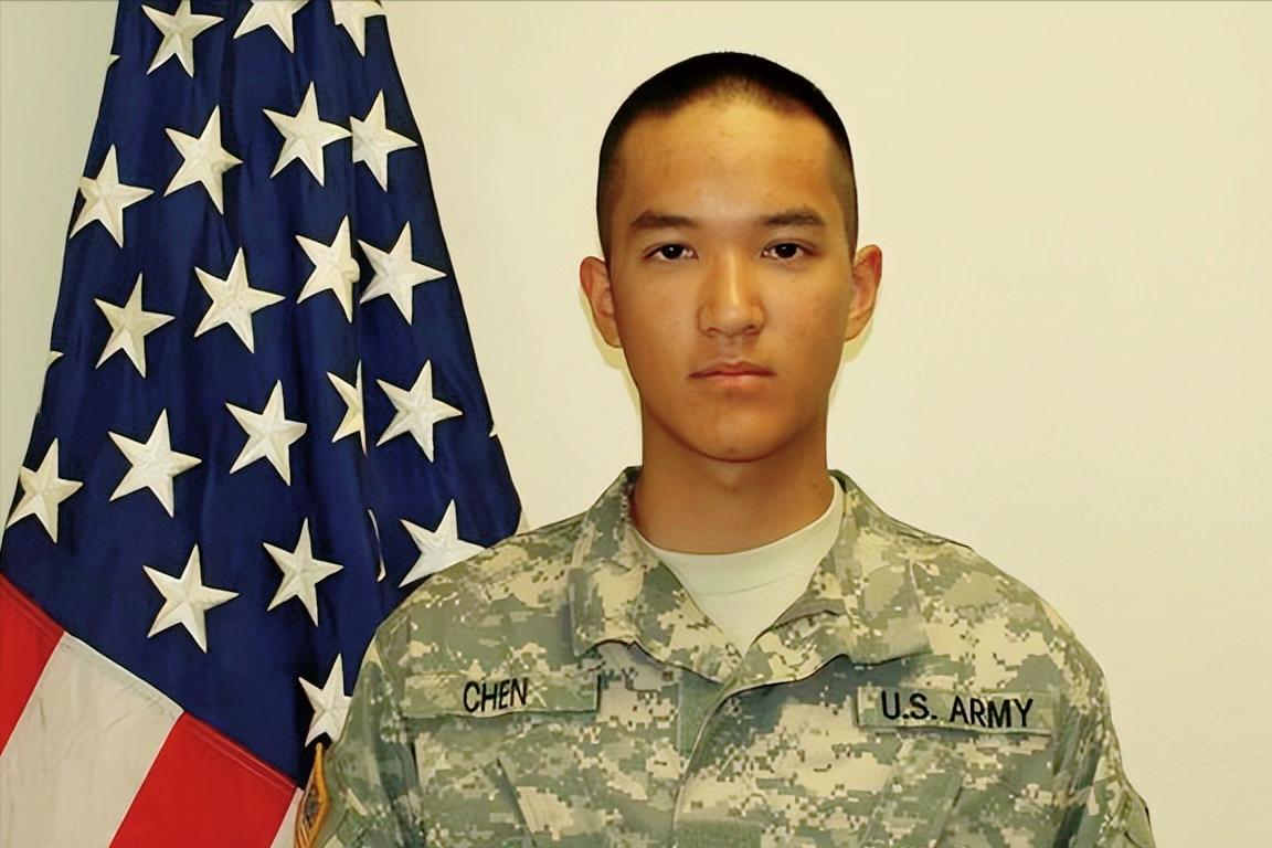 19岁华裔少年加入美军后饮弹自尽,留下一本日记,华人看后*行游***威示**