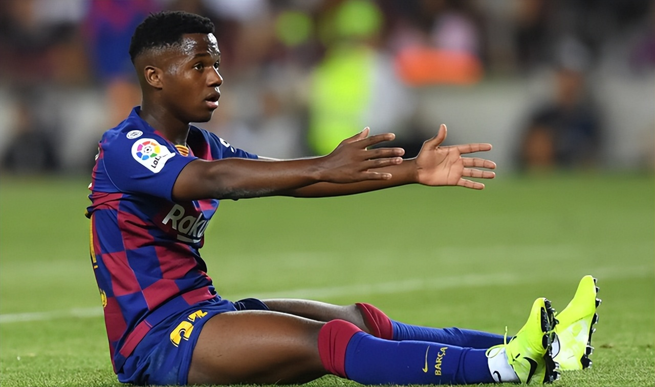 巴萨中锋C计划曝光，曾是梅西接班人，相比莱万有2大优势2大隐患