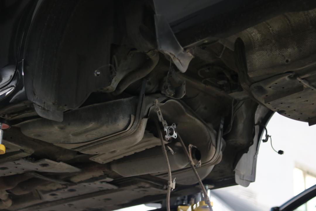 皇冠3.0经典老车翻新复活视频,丰田皇冠13代翻新