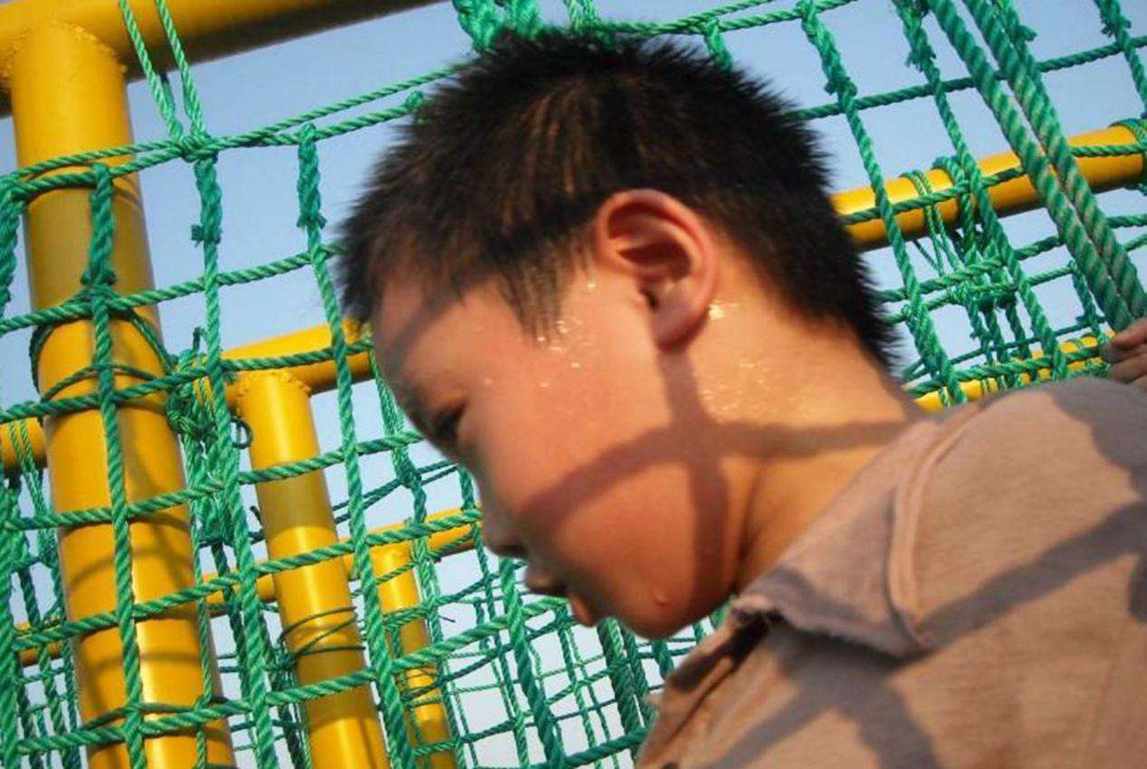 夏天给孩子穿衣服的小技巧,夏天给娃穿衣有讲究吗