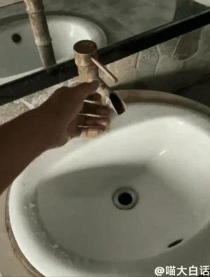 母亲节送妈妈什么礼物比较实用,母亲节送啥礼物给妈妈呢搞笑