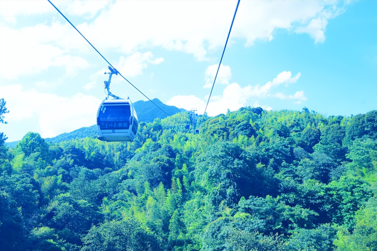 羊狮慕与张家界哪个好,江西明月山和羊狮慕哪个更值得去