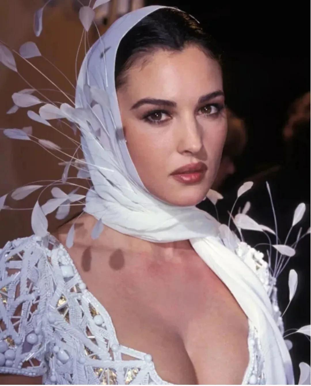 莫妮卡贝鲁奇图片,莫妮卡贝鲁奇惊艳写真