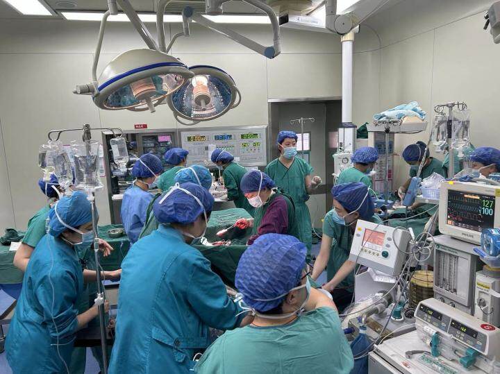 36岁头胎妈妈怀孕34周突发大出血，市妇幼医院火速抢救母婴平安！