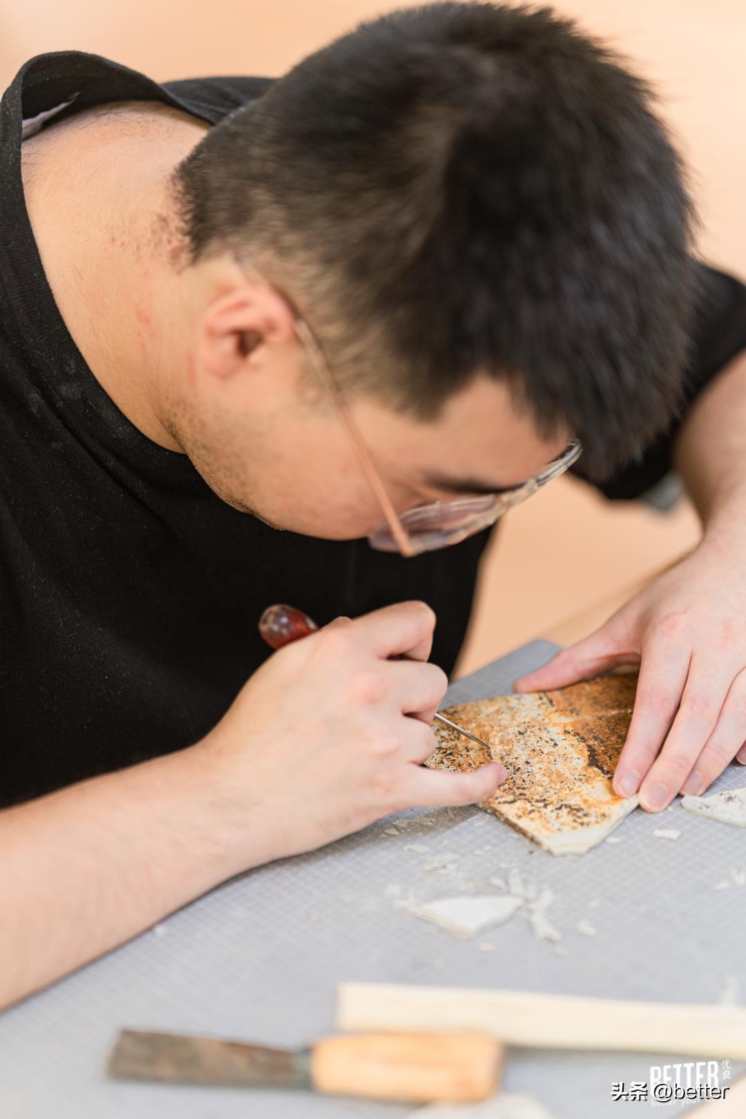 我在这家化石手作店，体验了一把「赌石」的快乐