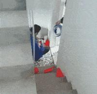 隔壁的单亲妈妈来我家借跑步机,但是为什么她还穿高跟鞋?: