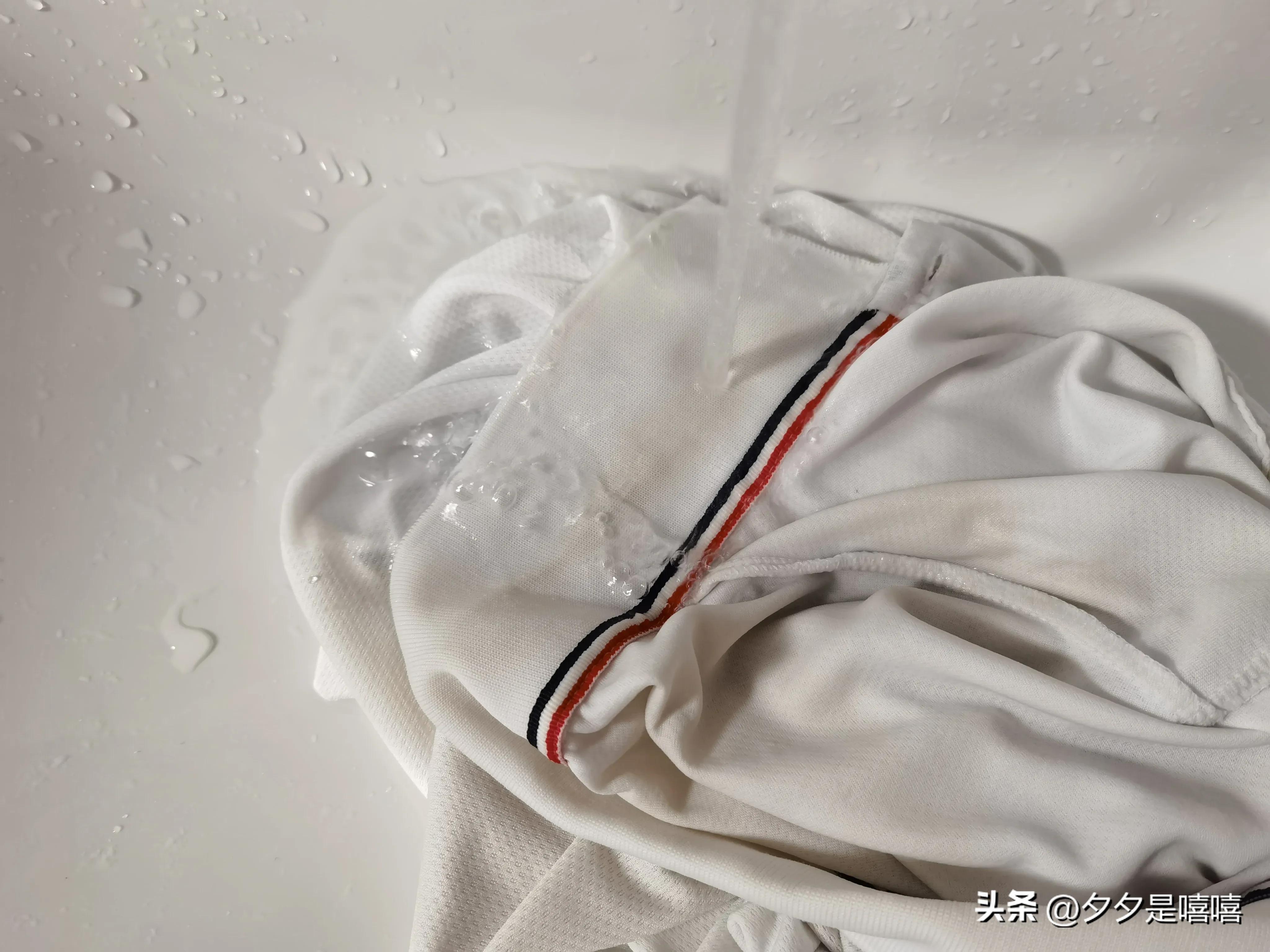 真丝衣服上的污渍怎么清除,白衣服上的污渍怎样才能清除掉