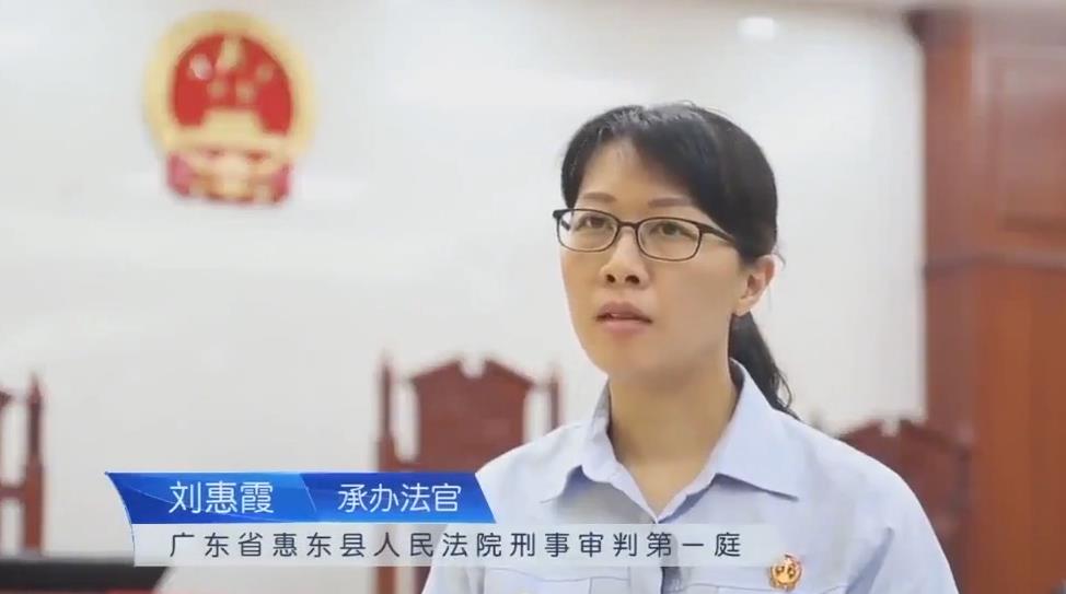 原配当街撕破小三内衣！厮杀过程看呆众人！小三被打到昏迷不醒