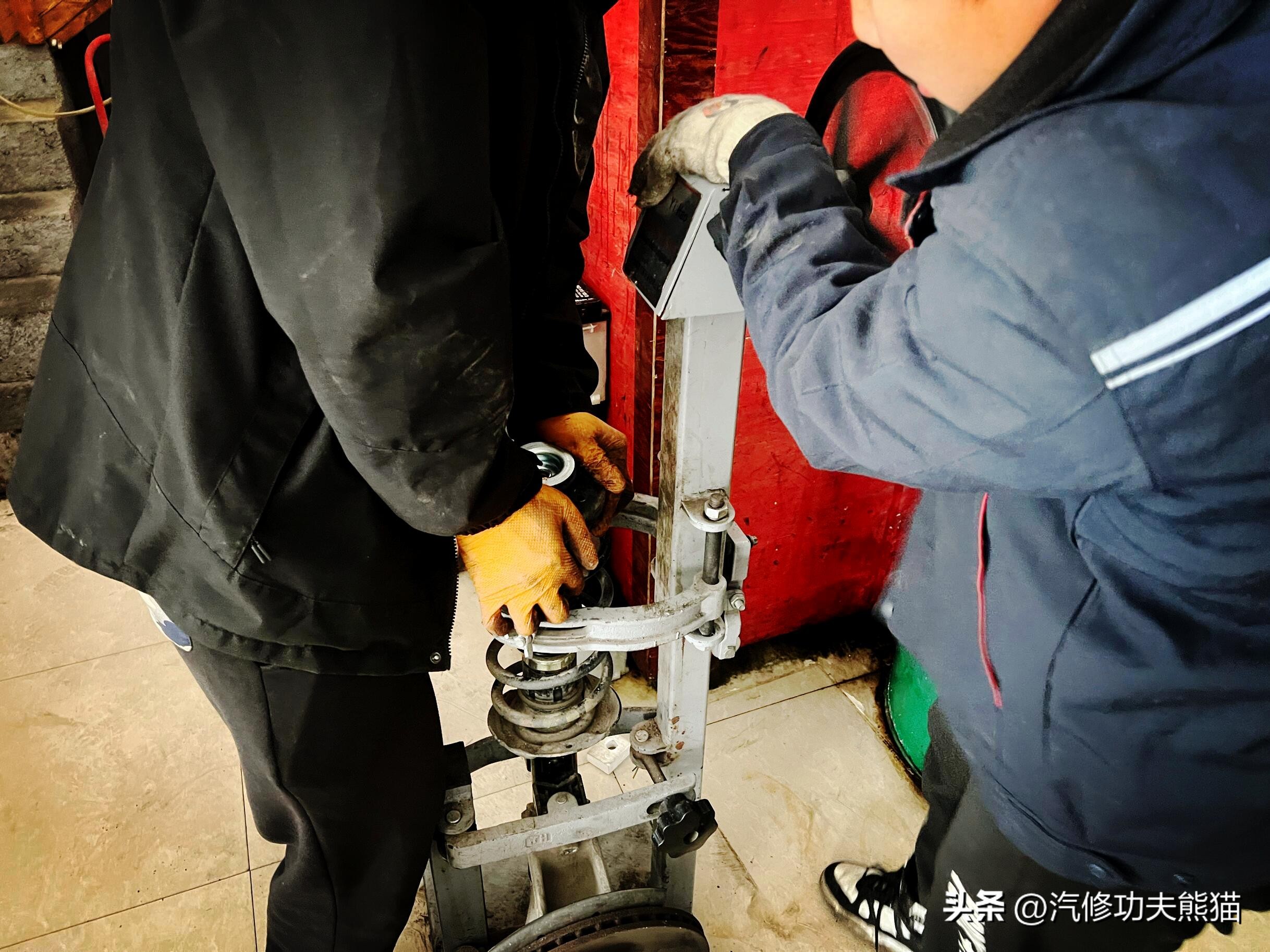 父亲老车翻新修复,父亲去世留下了的车去翻新