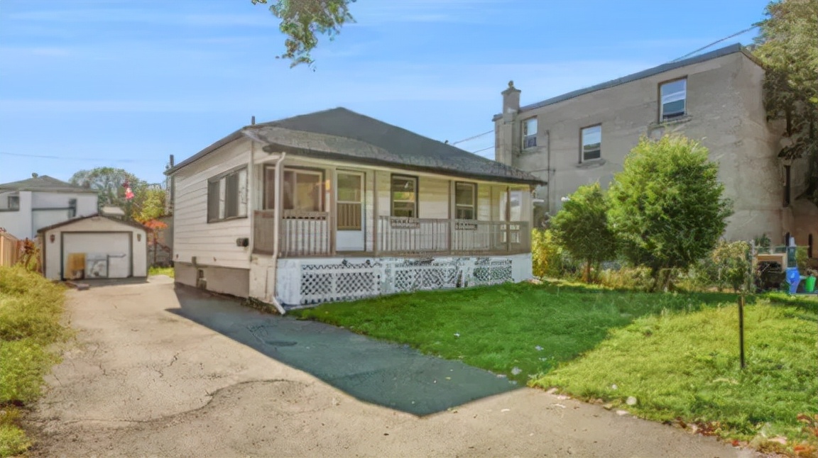 加拿大每年养房费用,加拿大温哥华1800万房子