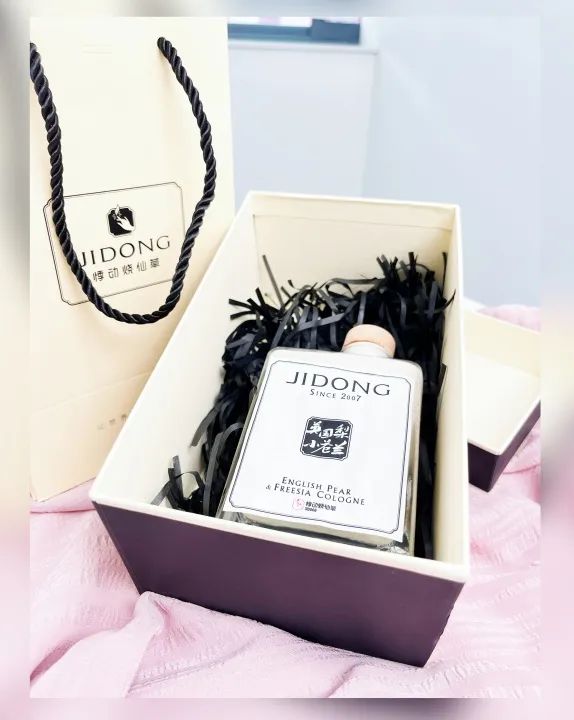 2天卖出50万杯会发光的“小苍兰香水茶”火爆抖音又一秋季爆款？