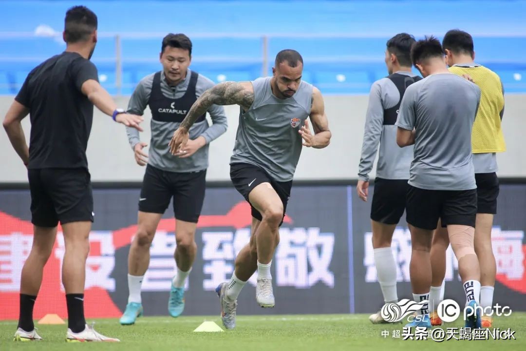 中超申花2-0梅州取开门红,申花赛后马莱莱