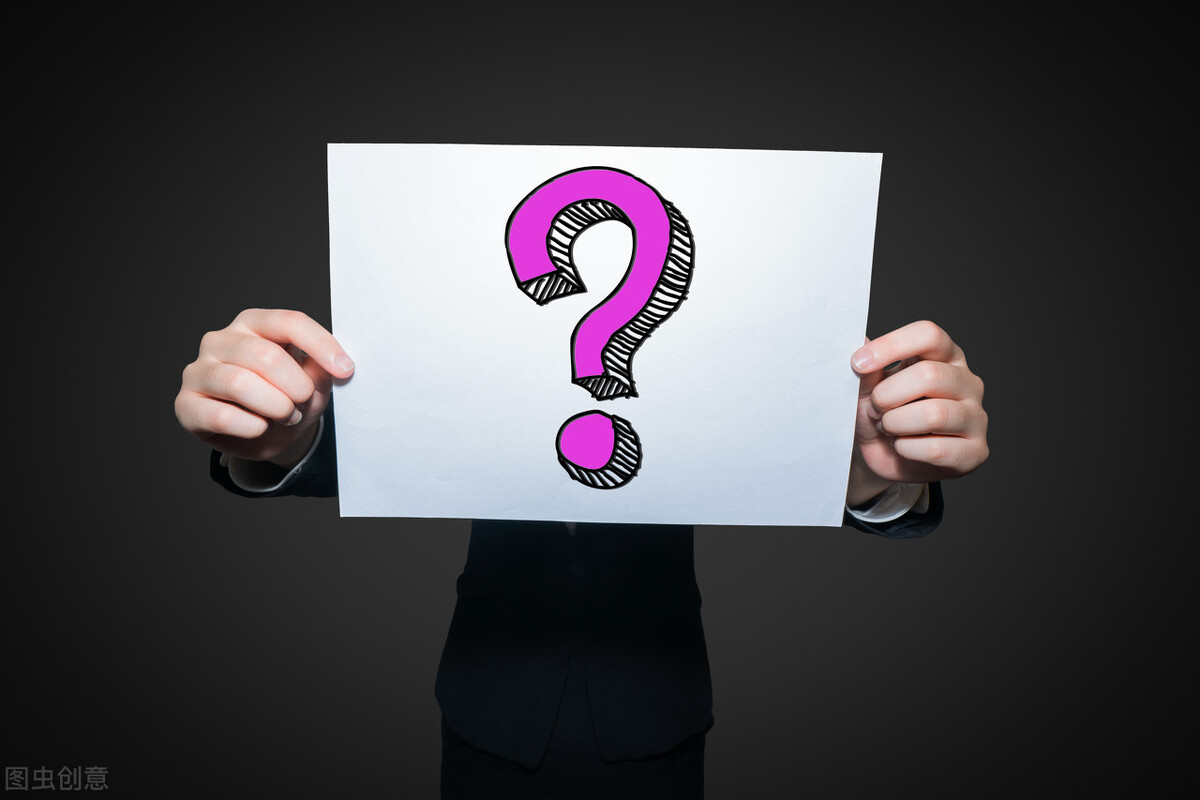 男子因感情问题跪下,男孩为了心爱的女孩被迫下跪道歉