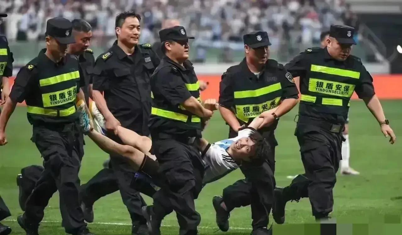 拥抱梅西少年,拥抱梅西少年道歉视频