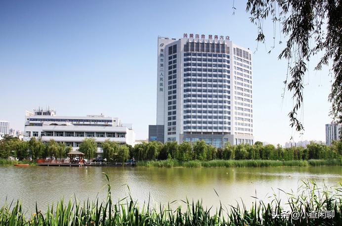 常熟康某明狂飙开车追杀北部二院院长薛某中事件，路边多人死伤