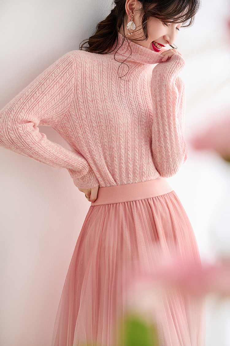 袁泉相逢时节粉色衬衫,袁泉的穿衣风格有哪些特点