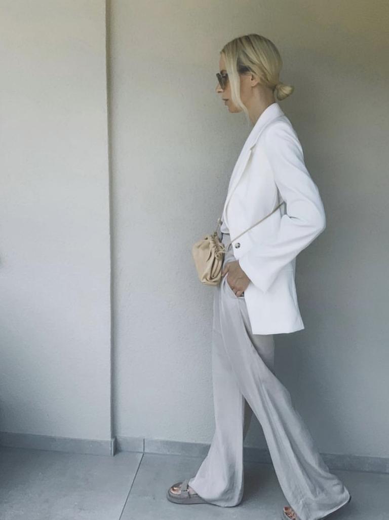 白色西装怎么穿出很飒的感觉,秋冬款米白西装怎么搭配高级感