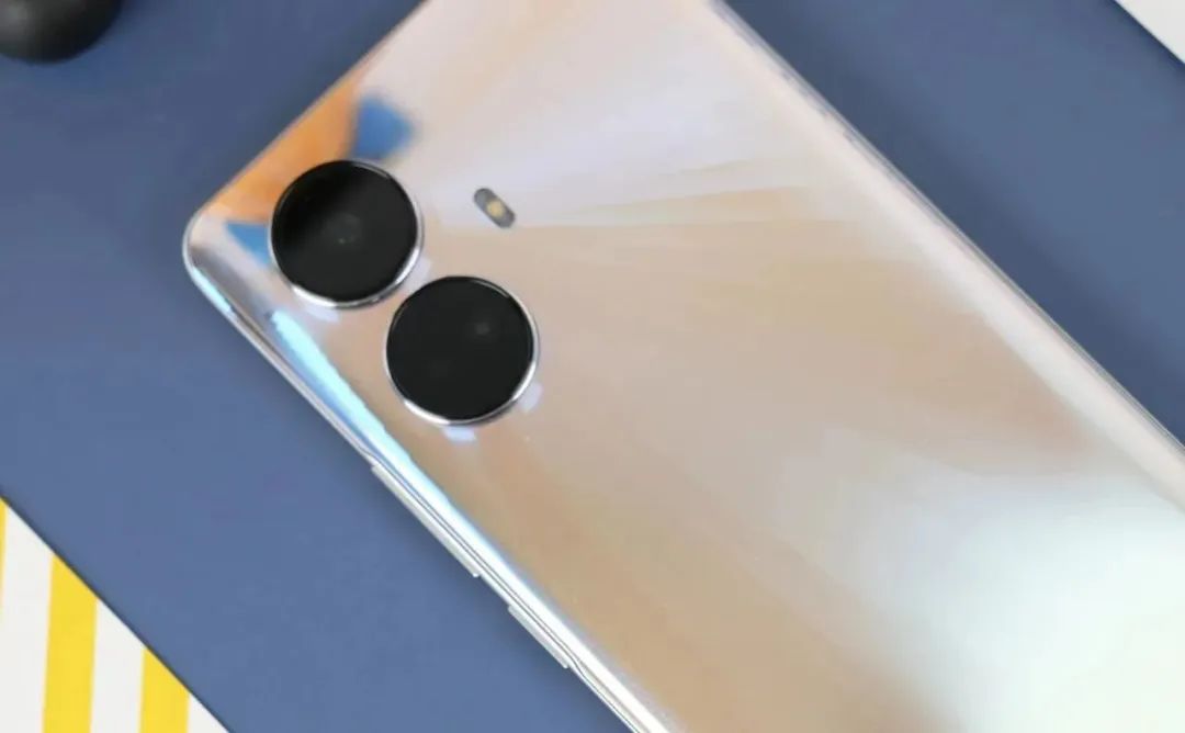 屏幕不大适合女性用的手机,推荐一款适合女生的大屏手机