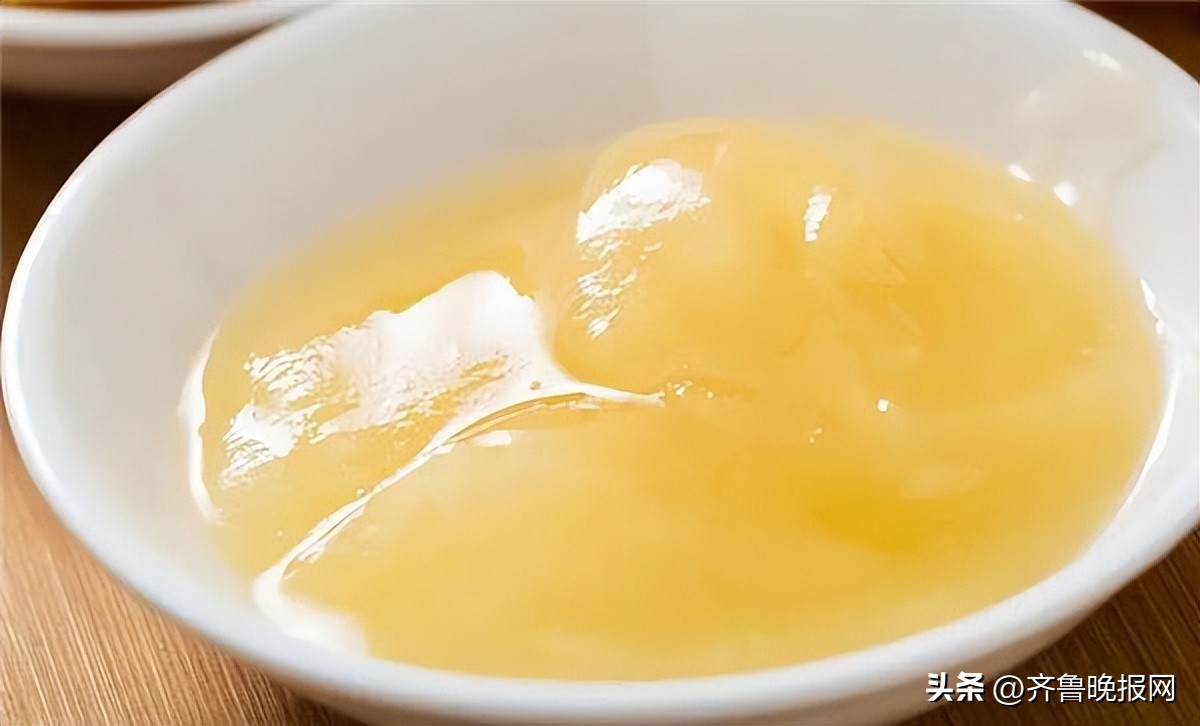 如何辨别真假蜂蜜一瓶冷水就搞定,一杯清水辨别蜂蜜真假