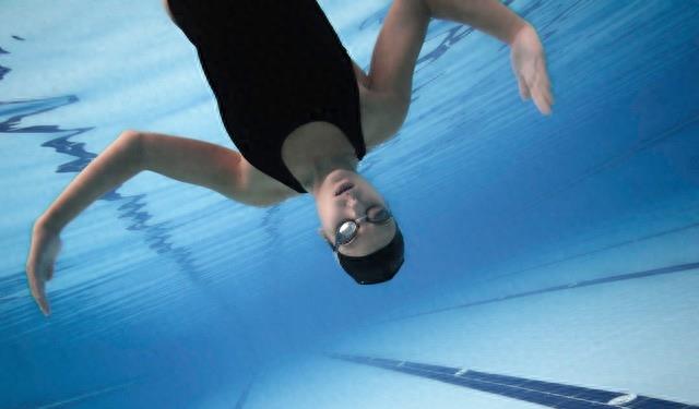 女运动员的痛苦程度,女运动员赛场上痛苦哭